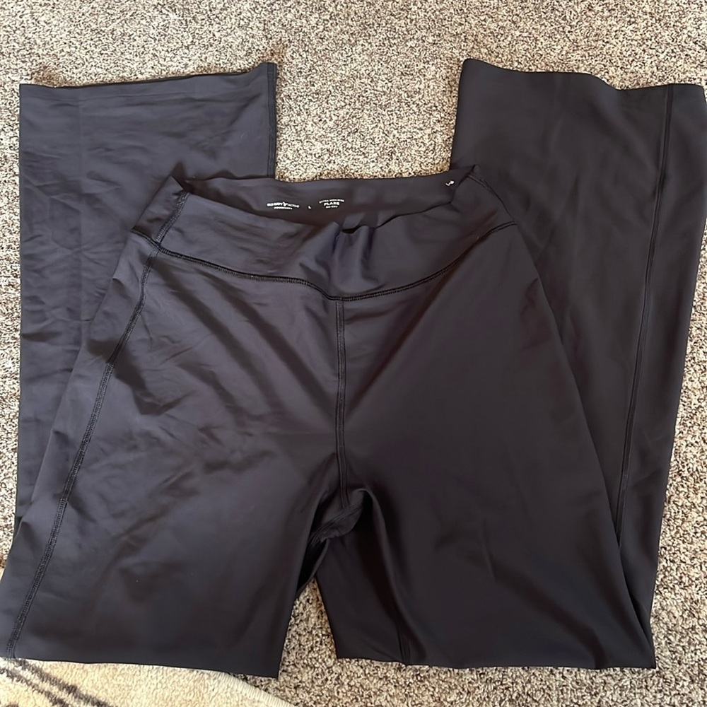 Old Navy Activewear Flare Leggings